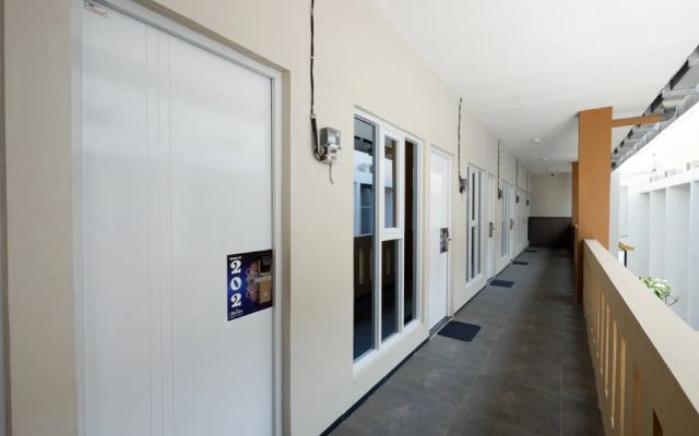 RedDoorz Plus near Paragon Mall Semarang