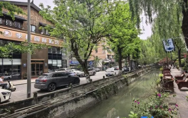 Jifeng International Hotel (Dujiangyan Irrigation Project Scenic Spot Nanqiao Branch)