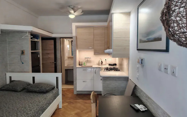 Apartment - Sleeps 8 - Balcony - Parking