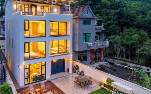 Under Shiziling · Liubai Homestay (OMG Heartbeat Paradise)
