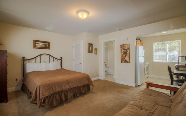 Oak Shores-Oak Shores Studio 29