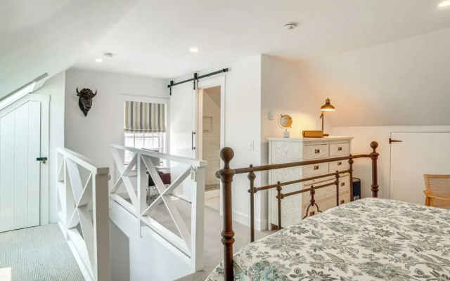 Airy Nantucket Escape in Historic Downtown!