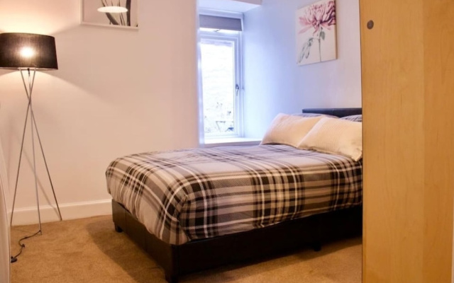 Main Door Flat With Private Garden City Center