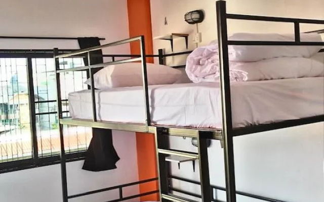 Bodega Chiang Mai Party Hostel - Adults Only