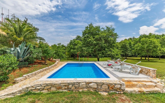 Stunning Home in Valtura With Wifi and 3 Bedrooms