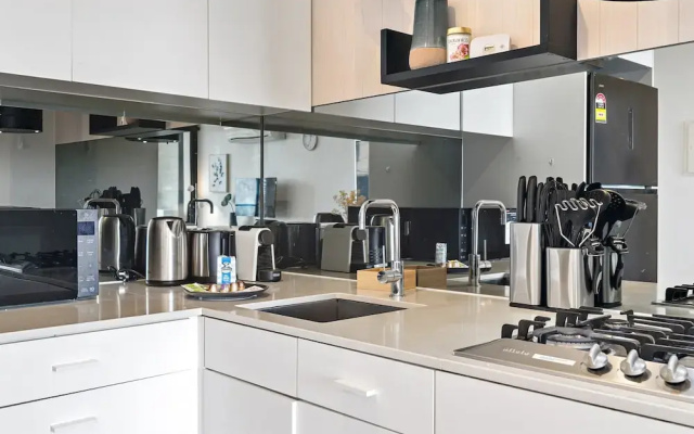 Renovated 2-bed Apartment With Balcony
