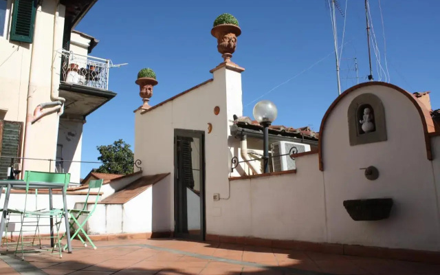 S.Zanobi Courtyard House W/ Terrace