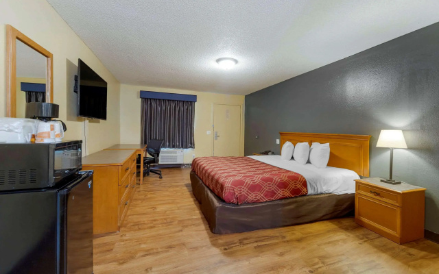 Econo Lodge Pryor