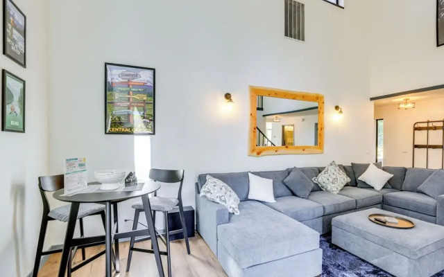 Hot Tub & Community Perks: Sunriver Retreat