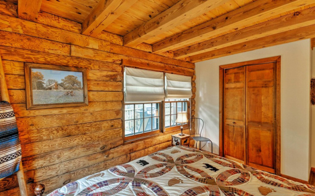 Family-friendly Massanutten Log Home w/ Views!