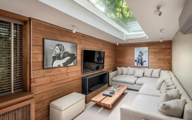 Enchanting 22 000m2 Property and Elegant 5 Bedroom Manor