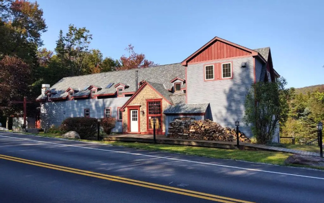 The Doveberry Inn