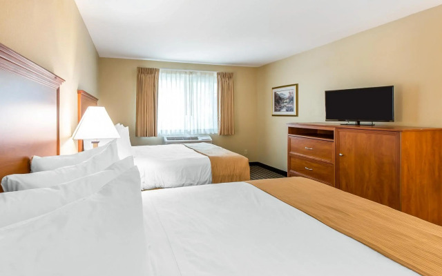 Quality Inn & Suites On the River
