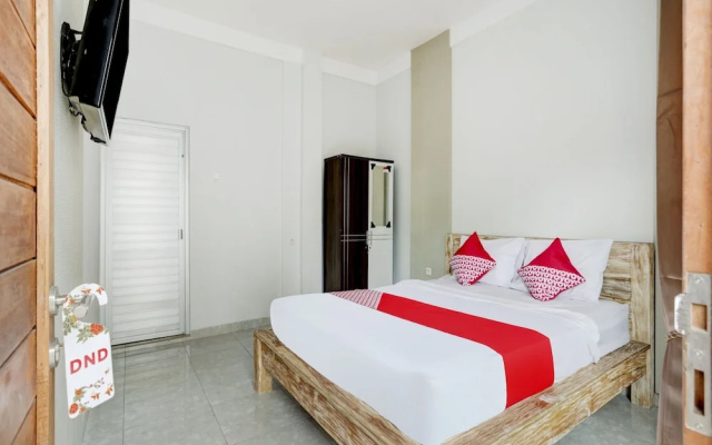 OYO Flagship 90756 Melasti Hills Room & Cafe