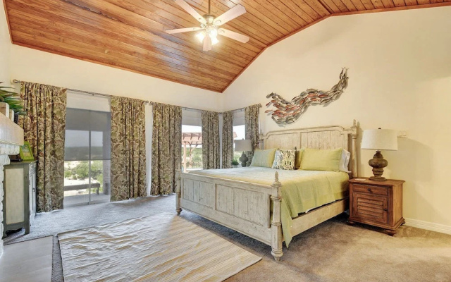 Palatial Spicewood Home and Cabin by RedAwning