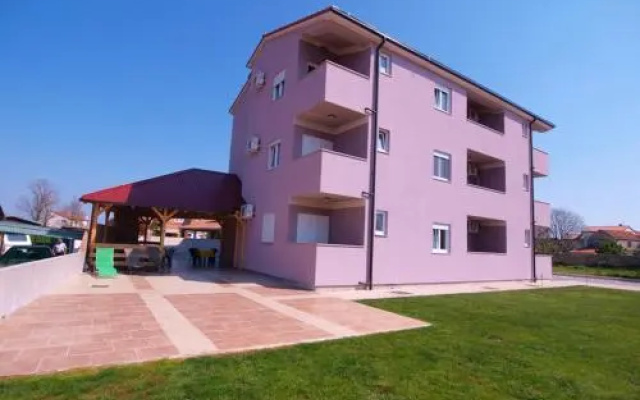Apartments Nešić Peroj