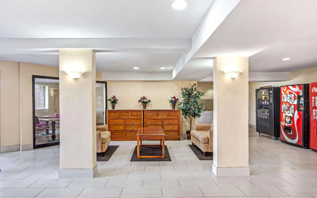 Monte Carlo Inn