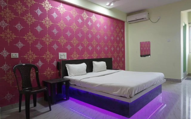 OYO 86266 Hotel Golden Lodge