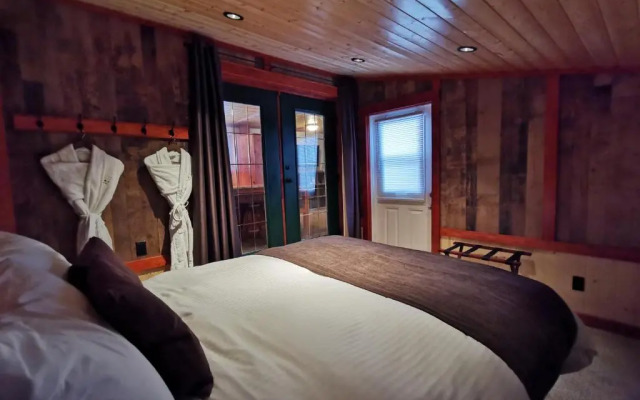 Cedar House Restaurant & Chalets