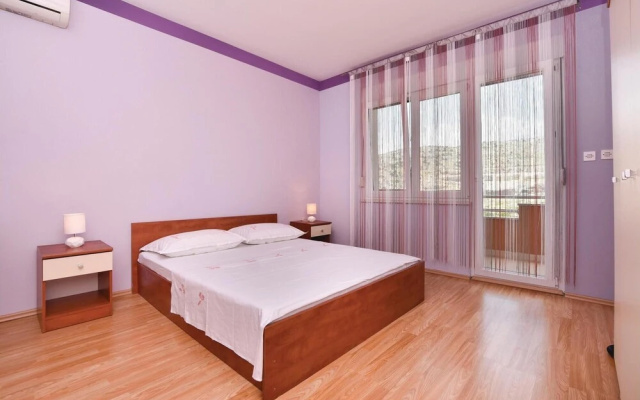 Stunning Home in Srinjine With Wifi and 4 Bedrooms