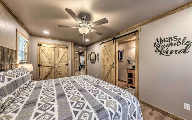 Ruidoso Cabin w/ Patio - Walk to Midtown!