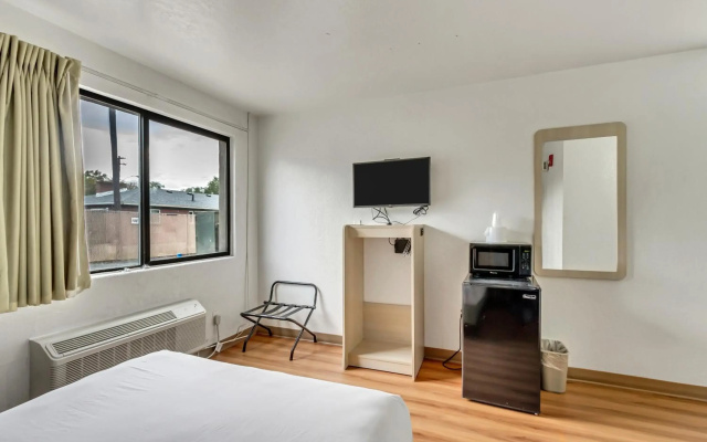 Motel 6 Ogden, UT- Downtown