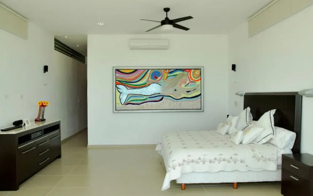 Beachfront Upscale House in Telchac