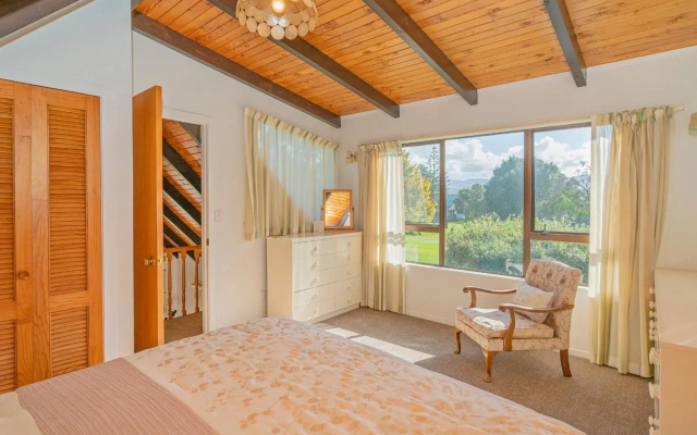 Sea Breeze Sanctuary - Pauanui Holiday Home