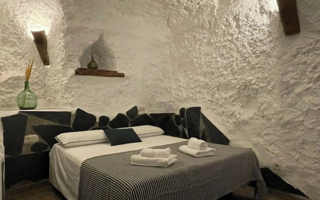 Cuevas El Atochal Orígenes