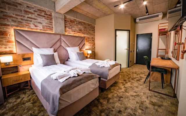 Mustang Boutique Rooms SELF CHECK IN