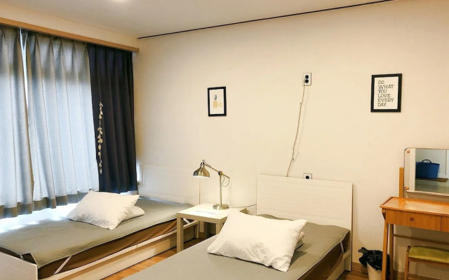Flat B Hostel - Hostel