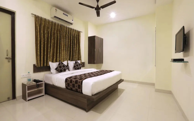 OYO 10507 Hotel Platinum