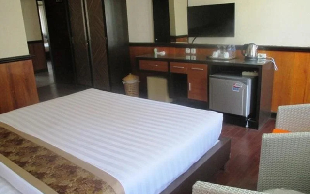 Rollaas Hotel and Resort