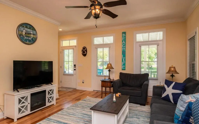 Our Heidaway by Oak Island Accommodations