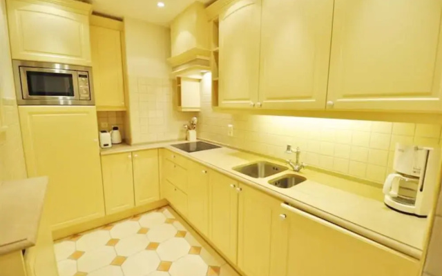 Pleasant Apartment With Nice View of Park