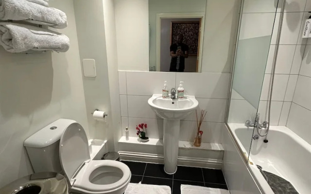 Tony's Court, Beautifully Furnished 2bedrooms Flat