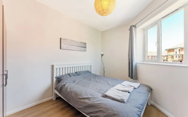 Luxe 1 bed Flat in Canada Water - Free Parking