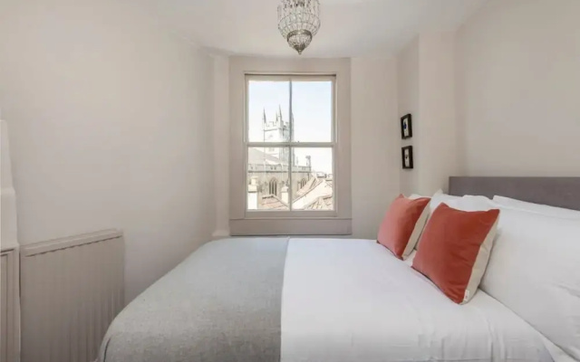 Divine Georgian Townhouse in the Heart of Bath