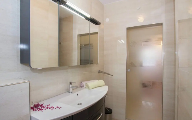 Apartment 5 km From Trogir's Center