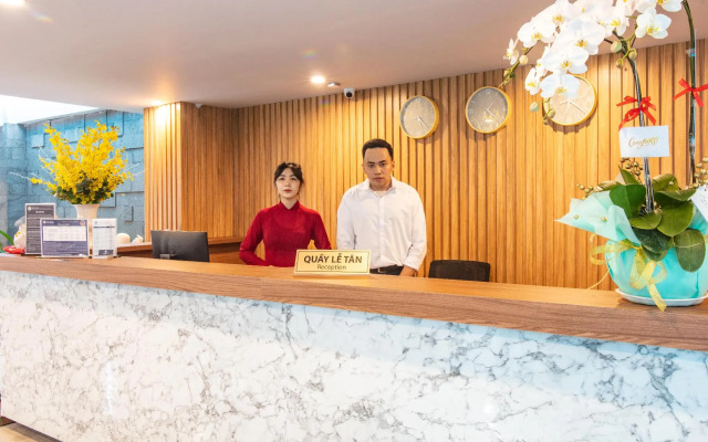 Grand Lee Hotel