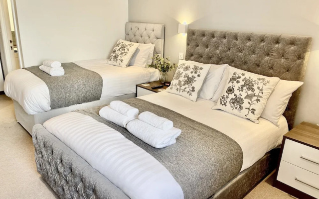 Apartment Twelve