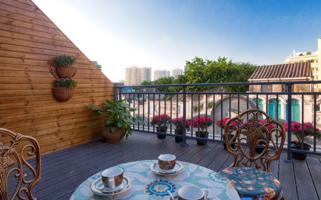 Haikou Monet Garden French Light Luxury Hostel (Qilou Old Street)