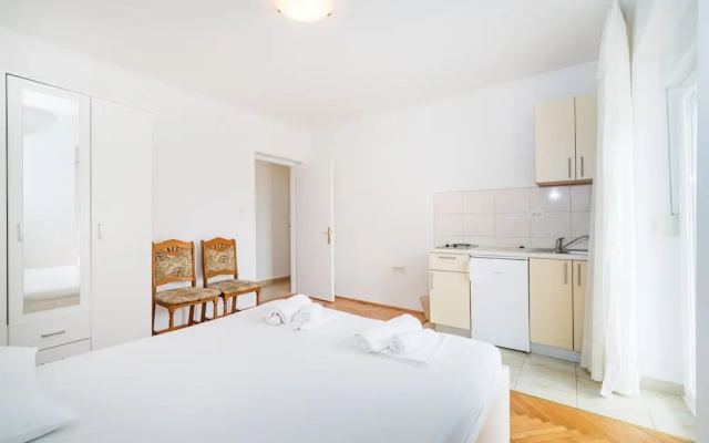 Studio Apartments Near Center 4