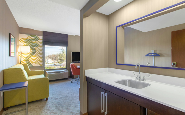 Hampton Inn & Suites Albany Airport