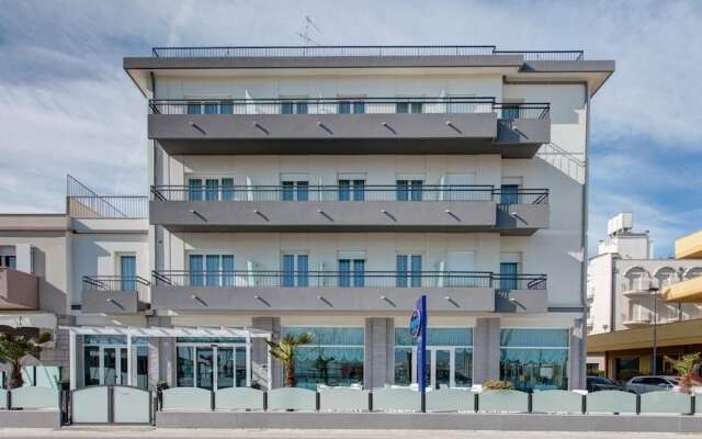 Hotel Platinum Римини вид на фасад