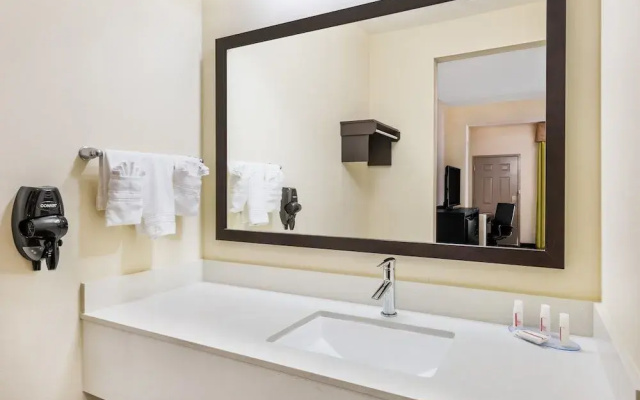 Days Inn & Suites Katy