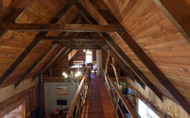 A Log Home at Buffalo Creek