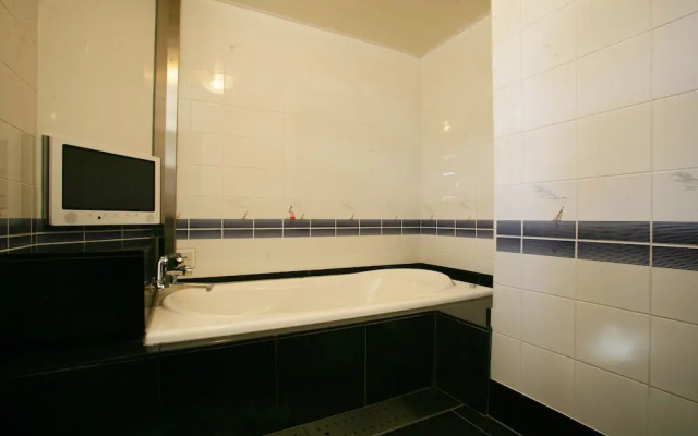 Hotel Mobilia - Adults Only