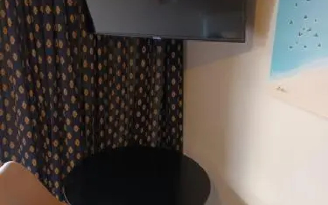 Top Floor Studio Near Metro