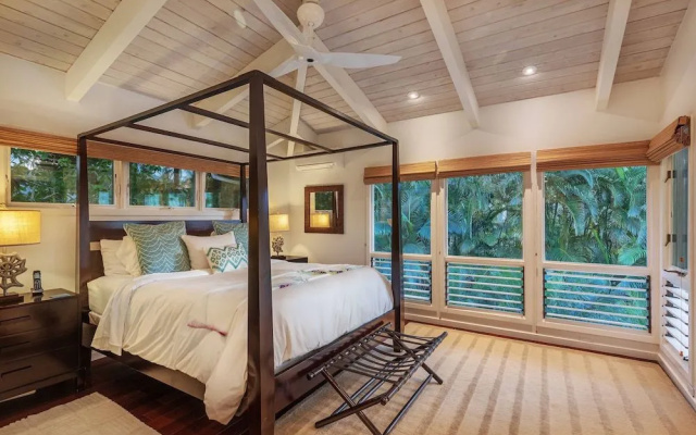 Hanalei Dream 5 Bedroom Home by RedAwning
